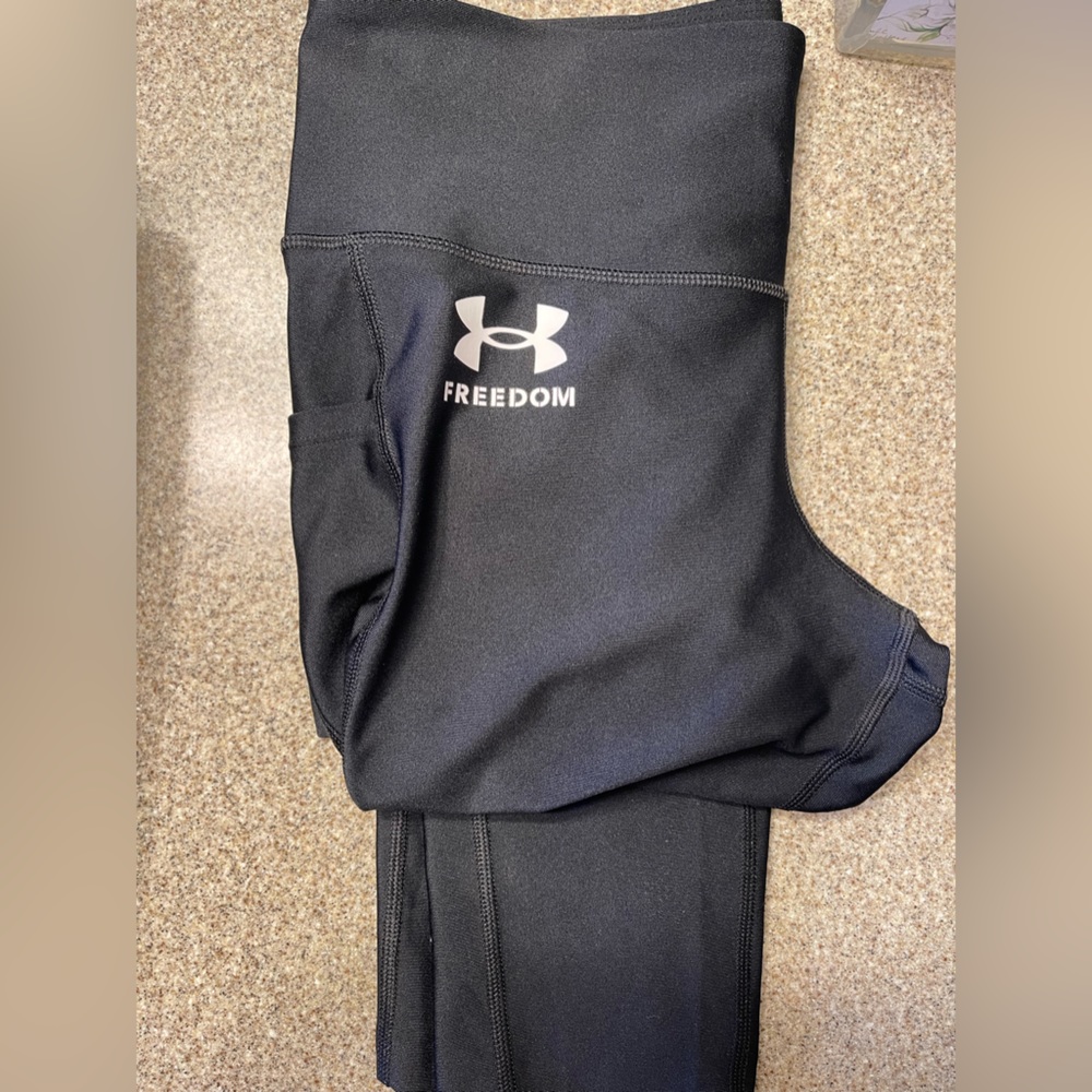 L, UA leggings